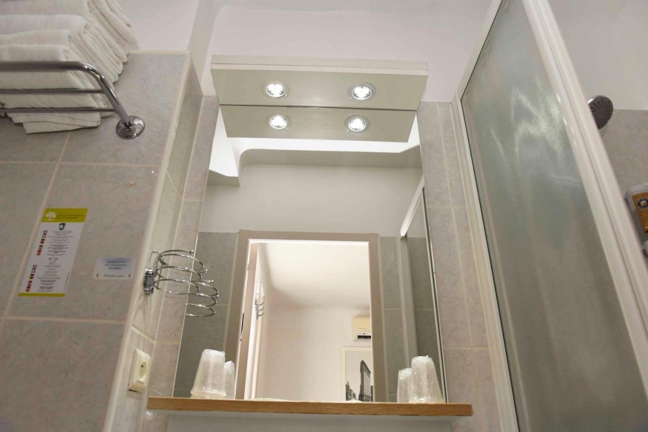 Cit'Hotel Azur Hotel Balaruc-les-Bains Esterno foto